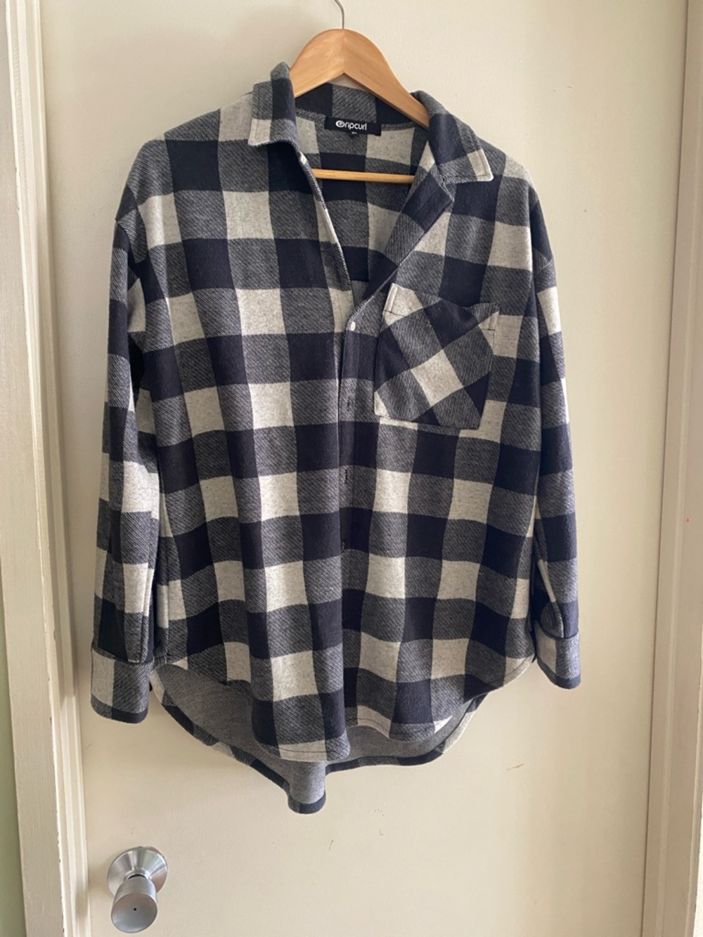 NWT Rip Curl Black & white flannel size xsmall